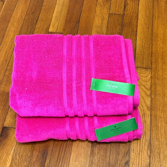 NWT Kate Spade Bight Pink Bath Towel - Set of 2 -Hot Pink - Picture 1 of 5